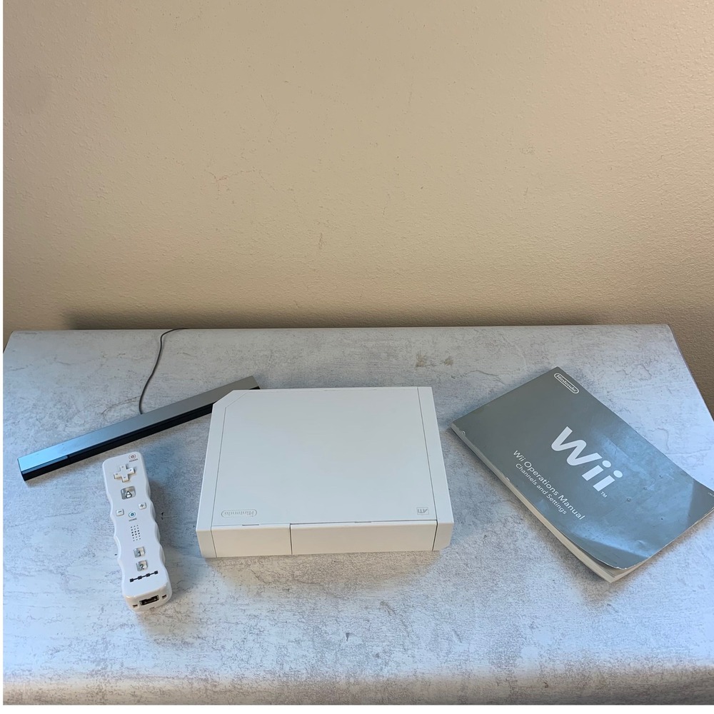 Nintendo Wii RVL-001 Console Bundle Remote Sensor Bar Untested No Power Cord